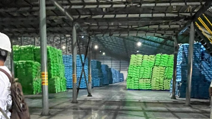 Gula Rafinasi di Gudang PT KTM