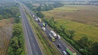 Foto udara di ruas Jalan Tol Palimanan-Kanci di Cirebon, Jawa Barat.