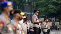 Kakorlantas Irjen Pol Istiono memimpin Apel Gelar Pasukan Operasi Ketupat Jaya di Mapolda Metro Jaya, Jakarta, Rabu (5/5/2021).