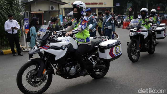 Ini Lho.. Pasukan yang Lakukan Penyekatan Larangan Mudik 2021 Polda Metro Jaya akan menggelar operasi 'Ketupat Jaya 2021'. Operasi ini untuk mendukung kebijakan pemerintah soal larangan mudik.