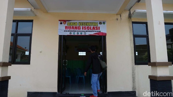Ini Lho..Ruang Isolasi untuk Anda yang Berani Mudik ke Kudus Pemerintah Desa Jepang Pakis, Kecamatan Jati, Kudus, Jateng, menyediakan ruang isolasi di balai desa. Ruang ini untuk warga yang nekat mudik.