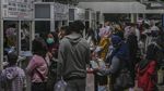 Jelang Larangan Mudik, Pelabuhan Merak Ramai Penumpang