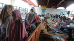 Potret Warga di Sumsel Ramai-ramai Mudik Awal Naik Kapal