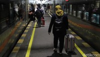 Seluruh penumpang kereta yang melakukan perjalanan di masa pandemi COVID-19 harus mematuhi protokol kesehatan untuk mencegah penyebaran virus corona.  