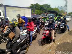 Besok Penyekatan, Arus Lalu Lintas di Pantura Cirebon Meningkat