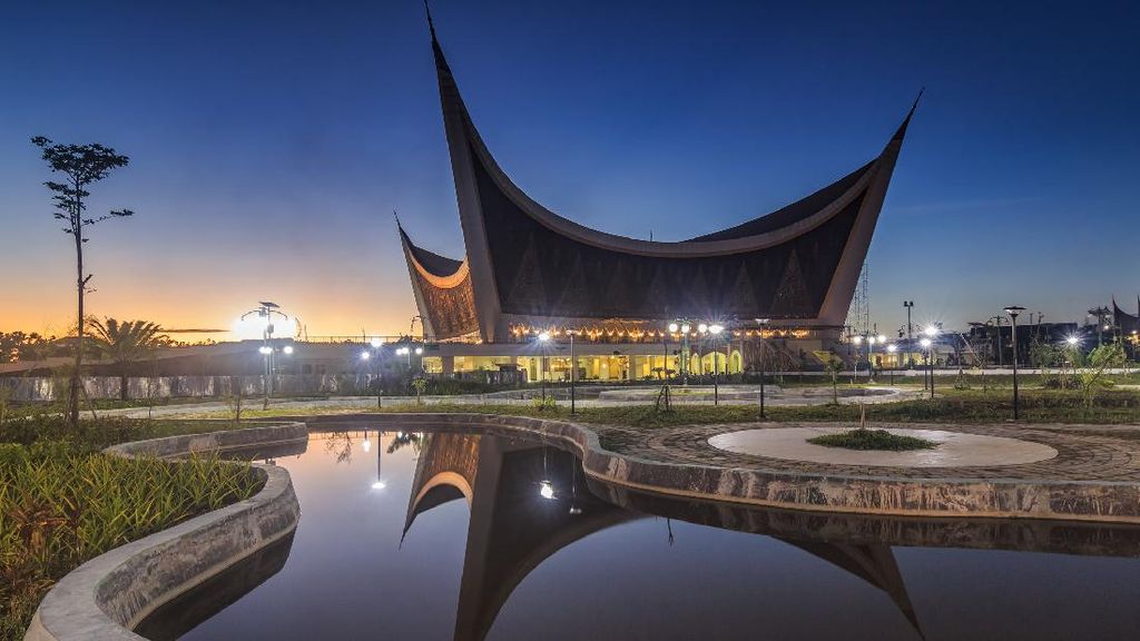 Masjid Raya Sumatera Barat, Punya Desain Unik hingga Terpilih Jadi yang Terbaik di Dunia