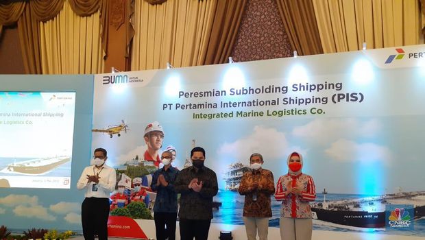 Menteri BUMN Erick Thohir resmikan subholding shipping pertamina, PT Pertamina International Shipping. (CNBC Indonesia/Anisatul Umah)