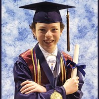 Ketika banyak orang kesulitan mencari pekerjaan selama pandemi Corona, anak kecil bernama Mike Wimmer sudah mendapatkan berbagai tawaran tanpa melamar. Mike merupakan seorang anak jenius yang lulus SMA dan kuliah di usia 12 tahun. Foto: Instagram @mike_aighost