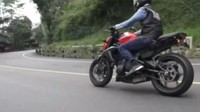 Dari total kekayaannya tersebut sebesar Rp 1.042.000.000 merupakan alat transportasi dan mesin. Untuk urusan sepeda motor, pertama yang paling santer terlihat bersama ganjar ialah Kawasaki ER-6N, sebuah motor dengan mesin berkapasitas 650 cc dua silinder bergaya naked street fighter. Motor ini merupakan versi telanjang dari Kawasaki Ninja 650. Sementara ER-6N yang dimiliki Ganjar merupakan lansiran tahun 2012 yang ditaksir harganya Rp 70 juta.  Foto: Screenshot Instagram @ganjar_pranowo