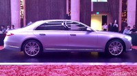 ecara dimensi New S Class kini memiliki dimensi lebih besar dari generasi sebelumnya V222. Foto: Ridwan Arifin