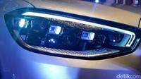 Headlamp menggunakan menggunakan digital light, di mana terdapat 1,3 juta pixel per head lamp yang membuat pencahayaan lebih presisi daripada teknologi sebelumnya, ,Foto: Ridwan Arifin