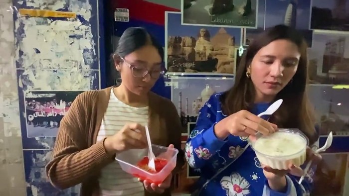 Serunya Momen Acha Sinaga Berburu Takjil di Sydney, Ada Pasar Ramadan!
