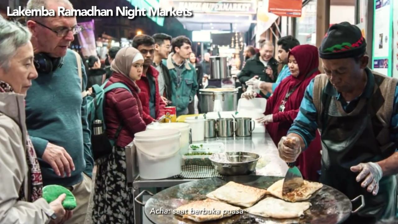 Serunya Momen Acha Sinaga Berburu Takjil di Sydney, Ada Pasar Ramadan!