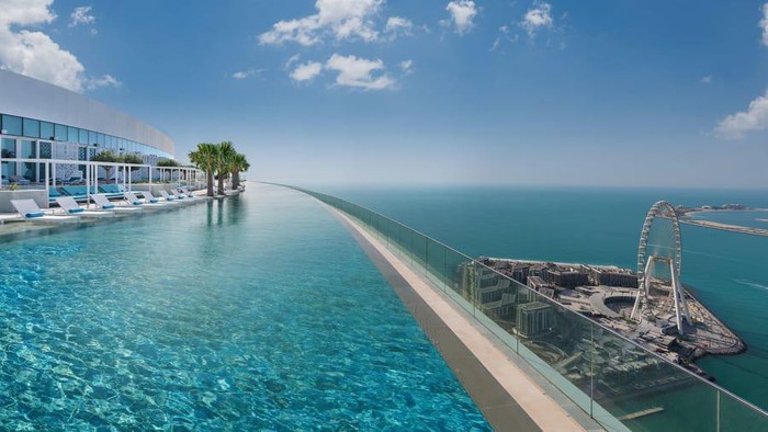 Pecahkan Rekor, Dubai Miliki Kolam Renang Tertinggi di Dunia