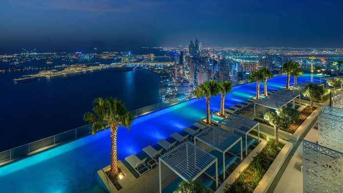 Pecahkan Rekor, Dubai Miliki Kolam Renang Tertinggi di Dunia