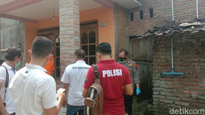 Polisi cek penemuan mayat gadis ABG di Kecamatan Kaliwungu, Kudus, Rabu (5/5/2021)