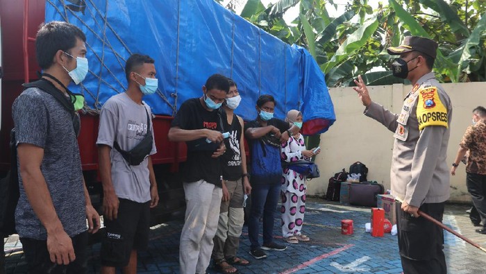 Polres Ngawi Amankan Truk Bermuatan Pemudik Dari Jakarta