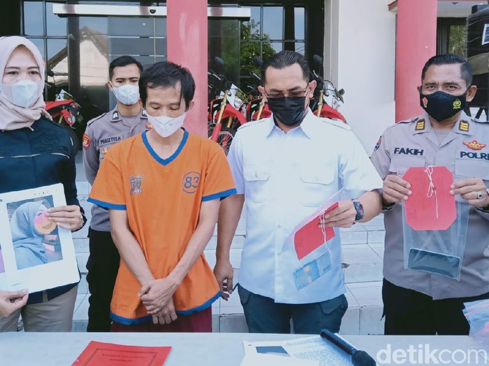 Polisi Surabaya mengungkap kasus perdagangan orang. Satu orang sudah diamankan dan berstatus sebagai tersangka.