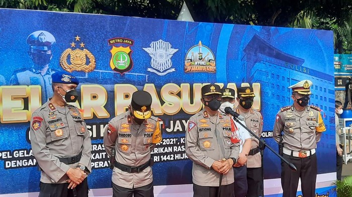 Polri gelar apel pasukan pengaman Operasi Ketupat 2021 di Polda Metro Jaya, Rabu (5/5/2021)