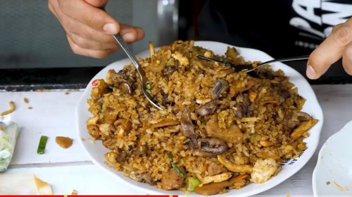 Porsi Tukang Gali! Makan 5 Nasi Goreng Murah Ini Dijamin Kenyang