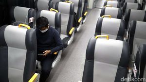 Sunyi Sepi Kereta Bandara Jelang Berhenti Operasi Sementara