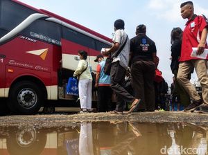 Potret Terminal Bayangan Lebak Bulus pada H-1 Larangan Mudik
