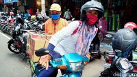 Hari Raya Idul Fitri yang tinggal menghitung hari membuat warga mulai membeli berbagai kebutuhan untuk Lebaran.