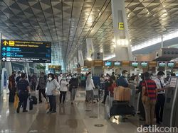 Ramai-ramai Terbang Sebelum Larangan Mudik Berlaku Besok