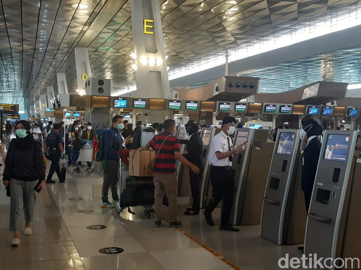 Ramainya Terminal 3 Bandara Soetta Jelang Larangan Mudik