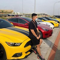 Setya hobi dengan supercar. Ia pun memiliki sebuah Mustang kuning. (Foto: Instagram/@setyanugraha21)