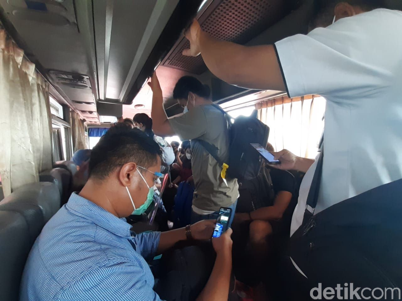 Kondisi shuttle bus untuk pindah dari terminal ke terminal di Bandara Soekarno-Hatta