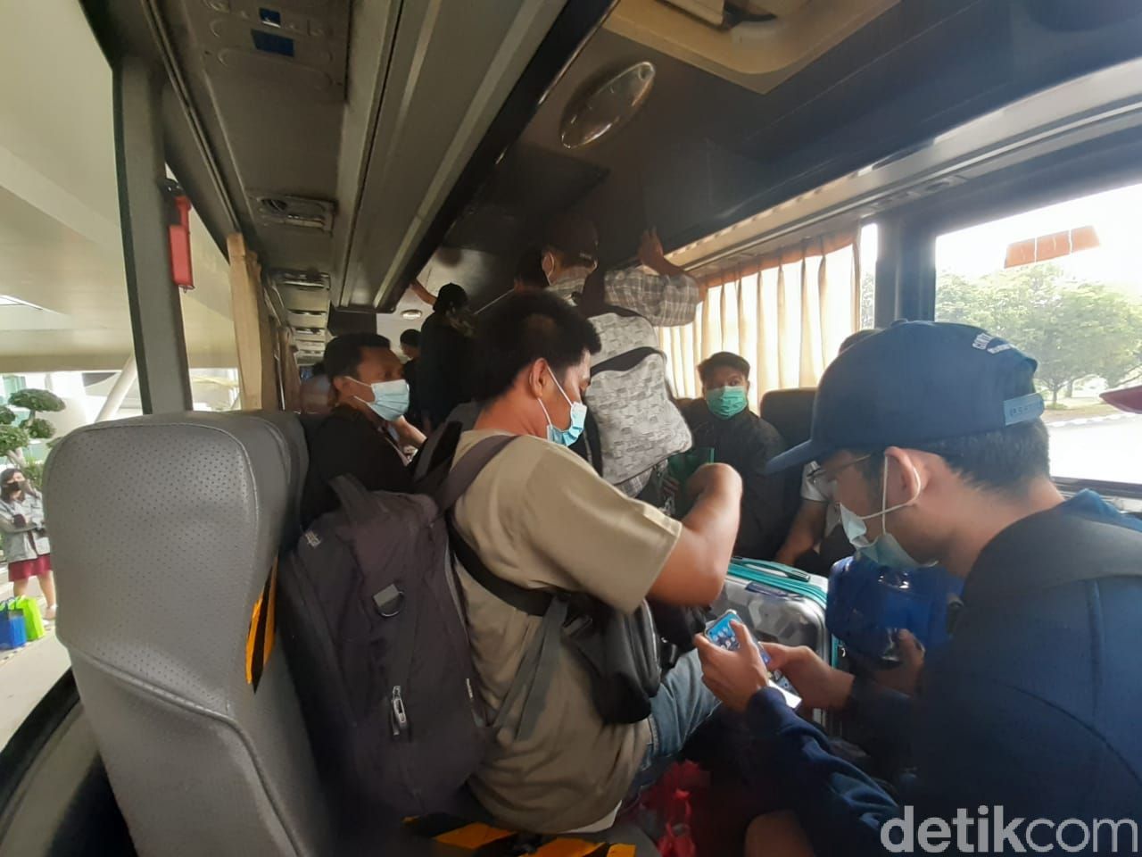 Kondisi shuttle bus untuk pindah dari terminal ke terminal di Bandara Soekarno-Hatta
