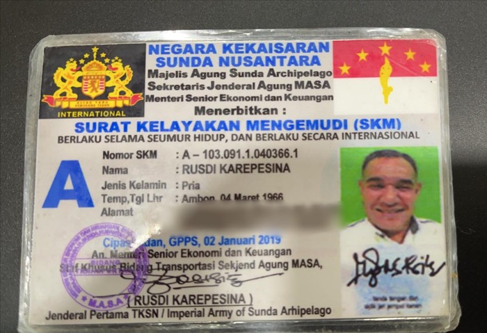 SIM Negara Kekaisaran Sunda Nusantara milik pengemudi Pajero.