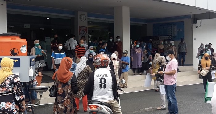 Suasana kepanikan di RS M Djamil Padang saat gempa terjadi Suasana kepanikan di RS M Djamil Padang saat gempa terjadi