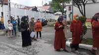 Pejabat Pemberi Informasi dan Dokumentasi RSUP DR M Djamil, Gustavianof, mengatakan para pasien mulai dibawa kembali ke ruangan setelah situasi dinilai aman. (Foto: Jeka-detikcom)