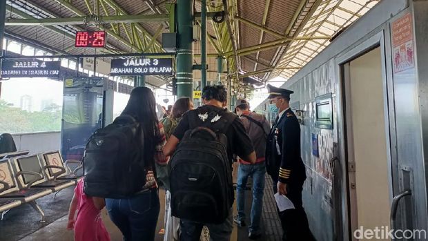 Suasana Stasiun Gambir H-1 larangan mudik (Karin/detikcom)