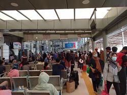 10 Ribu Penumpang Berangkat dari Stasiun Senen H-1 Larangan Mudik