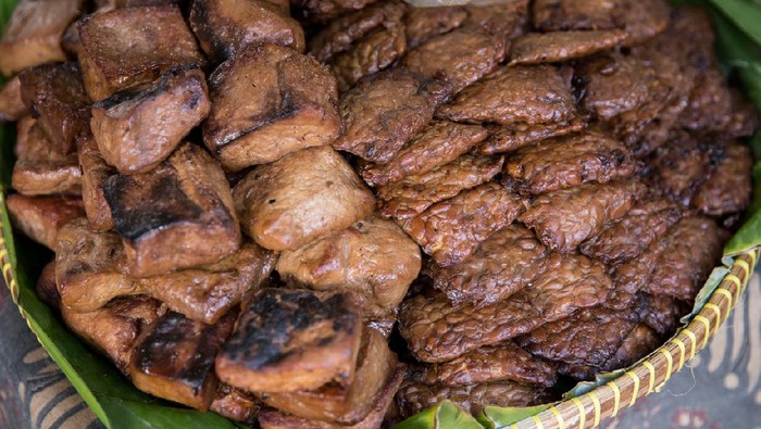 tempe dan tahu bacem. sweet tofu and fermented soy bean