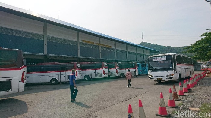 Terminal Terpadu Merak kondisinya sepi sehari jelang larangan mudik yang berlaku pada 6-17 Mei (M Iqbal/detikcom)
