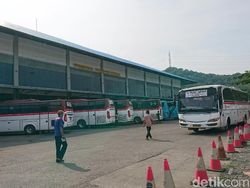 H-1 Larangan Mudik, Terminal Merak Sepi Penumpang Siang Ini