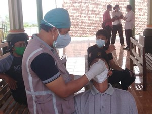 3 Orang Meninggal Positif COVID-19, Ratusan Warga Tulungagung Rapid Test