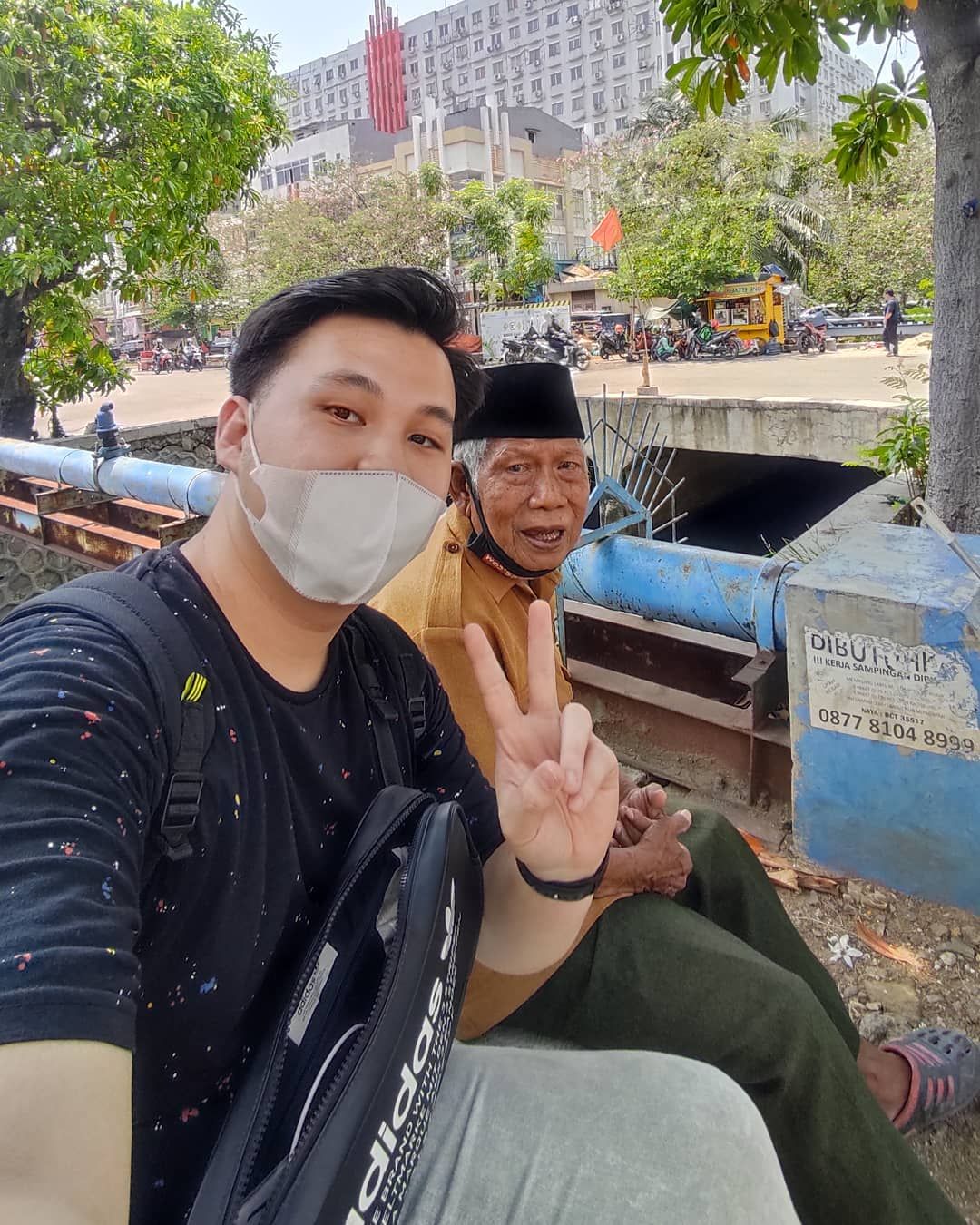 Seleb TikTok Ini Hobi Traktir Driver Ojol Belanja Makanan di Minimarket