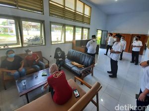 Wabup Sugirah Tinjau Pekerja Migran yang Pulang ke Banyuwangi