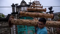 Beragam bentuk layang-layang dipamerkan dalam festival ini.