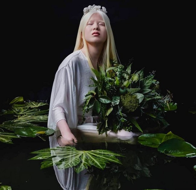 Kepada BBC, Xueli mengatakan bahwa ia ingin mengurangi stereotip model albino dalam pemotretan sebagai hantu atau malaikat. Foto: dok. Instagram/@xueli_a