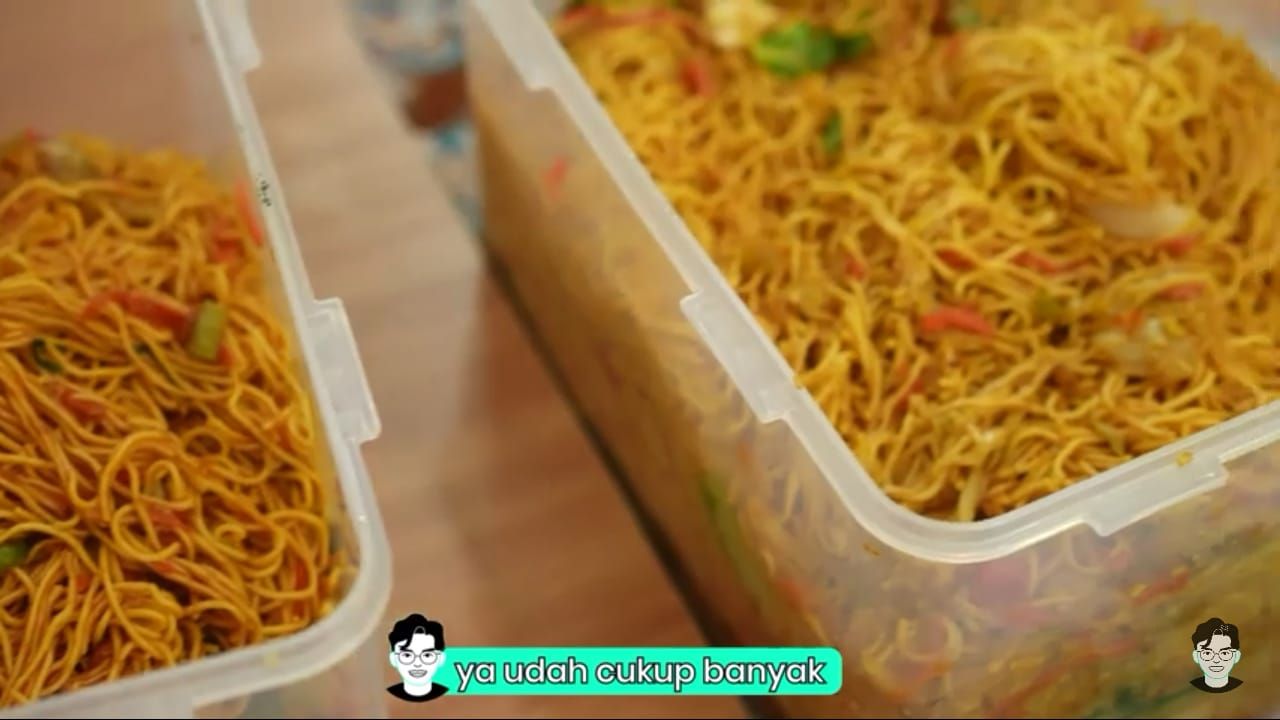 Aksi Mulia YouTuber Korea Bagikan Takjil untuk Muslim Indonesia di Ansan