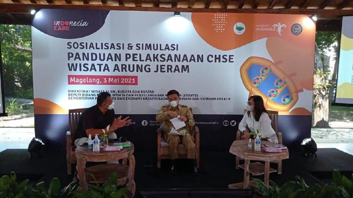 Kegiatan “Sosialisasi dan Simulasi Panduan Pelaksanaan CHSE Wisata Arung Jeram” yang berlangsung di Sungai Elo, Magelang, Jawa Tengah pada tanggal 3 Mei 2021.