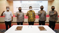 Selain itu, Bank BTN juga memberikan berbagai fasilitas perbankan lainnya yang dapat dinikmati oleh sekitar 3.000 perusahaan anggota ABUJAPI. Hadir dalam acara tersebut Direktur Consumer and Commercial Lending PT Bank Tabungan Negara (Persero) Tbk. Hirwandi Gafar, Dewan Pertimbangan Badan Pengurus Pusat Asosiasi Badan Usaha Jasa Pengamanan Indonesia (BPP ABUJAPI) Adi Mahfudz, Ketua Umum BPP ABUJAPI, Kakorbinmas Baharkam Polri Suwondo Nainggolan, dan Dirbinpotmas Korbinmas Baharkam Polri Edi Murbowo menyaksikan penandatanganan Nota Kesepahaman tersebut. 
