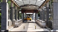 Tak ada lalu lalang penumpang pesawat di bandara tersebut.