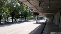 Selama larangan mudik berlaku Bandara Adi Soemarmo tetap beroperasi normal. Pihaknya tetap menyiagakan seluruh stakeholder untuk mengantisipasi jika ada pengalihan penerbangan dari bandara lain ke Solo.